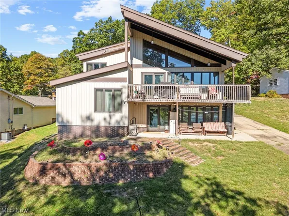 158 W Mohawk Dr, Malvern, OH 44644