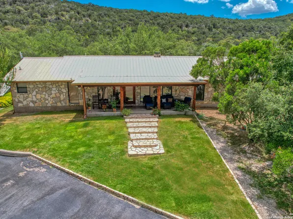 457 N TOMAHAWK WAY, ConCan, TX 78838