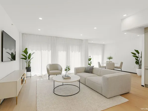 350 W 44th St #2O5, New York, NY 10036