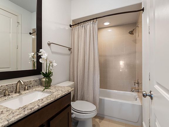 5th image of 2960 Rusk St