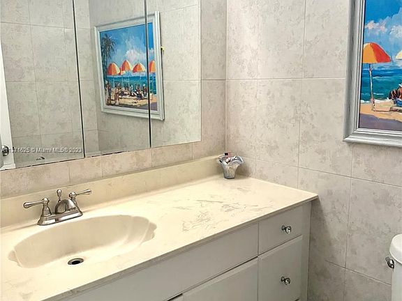 4th image of 3800 S Ocean Dr APT 722