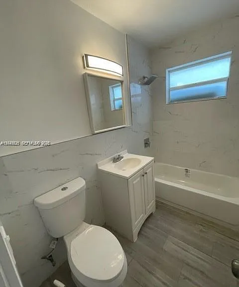 2048 NE 168th St #3 — Photo 17