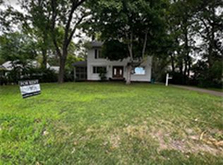 1925 SW Macvicar Ave, Topeka, KS 66604