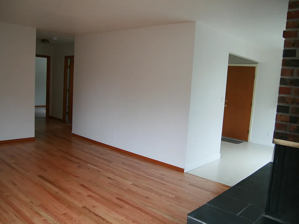 Looking back towards the hallway and bedrooms