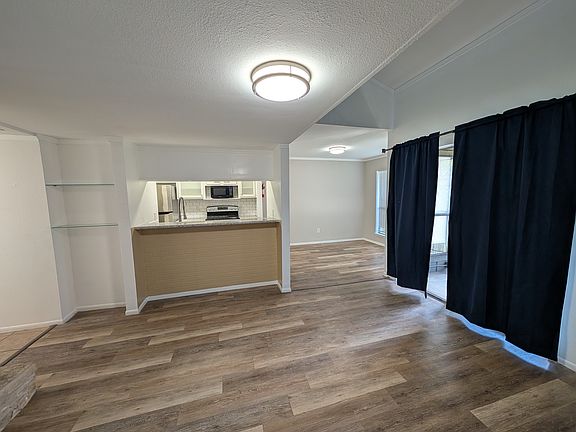 5th image of 3843 Barrington St