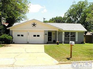 1305 Cypress St, Breckenridge, TX 76424