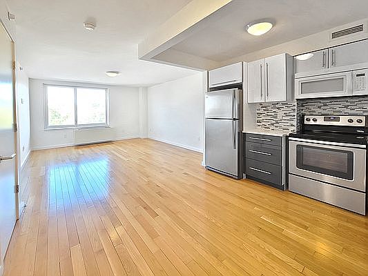 3rd image of 5205 Queens Blvd APT 7E