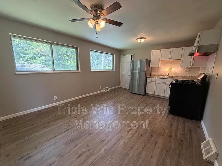 10329 Chesley Dr — Photo 11
