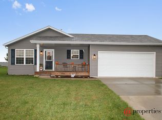 552 Oak Ridge Dr, Darien, WI 53114