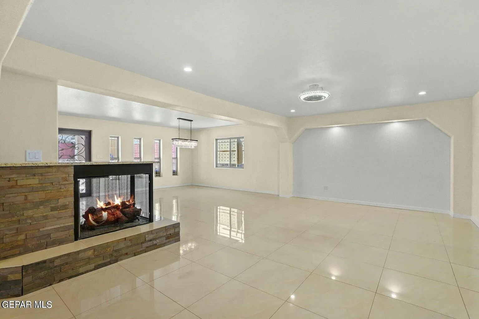3 bed, 3.5 bath, 4118 sqft, $2,850 — Photo 4
