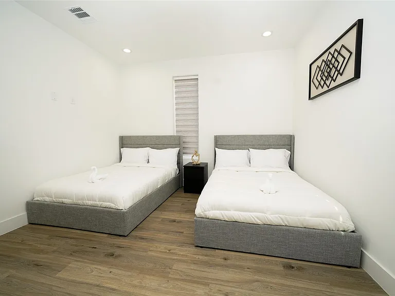 4607 Edmund St — Photo 35