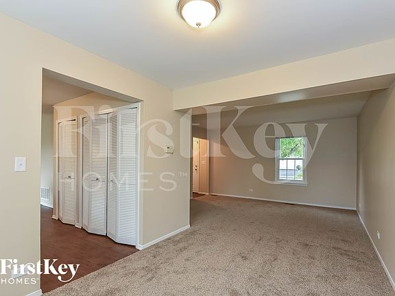 5th image of 990 Chelsea Ln