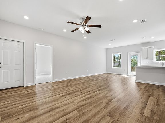 3rd image of 2584 Kingston Rd