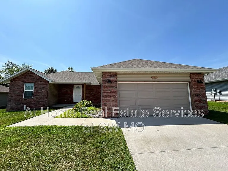204 E Seminole St — Photo 1