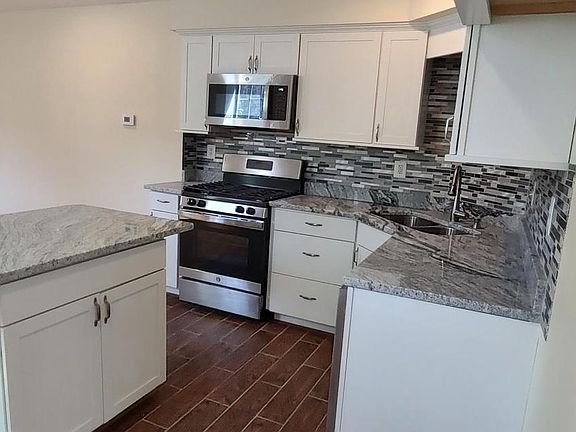 4th image of 2019 Barclay St