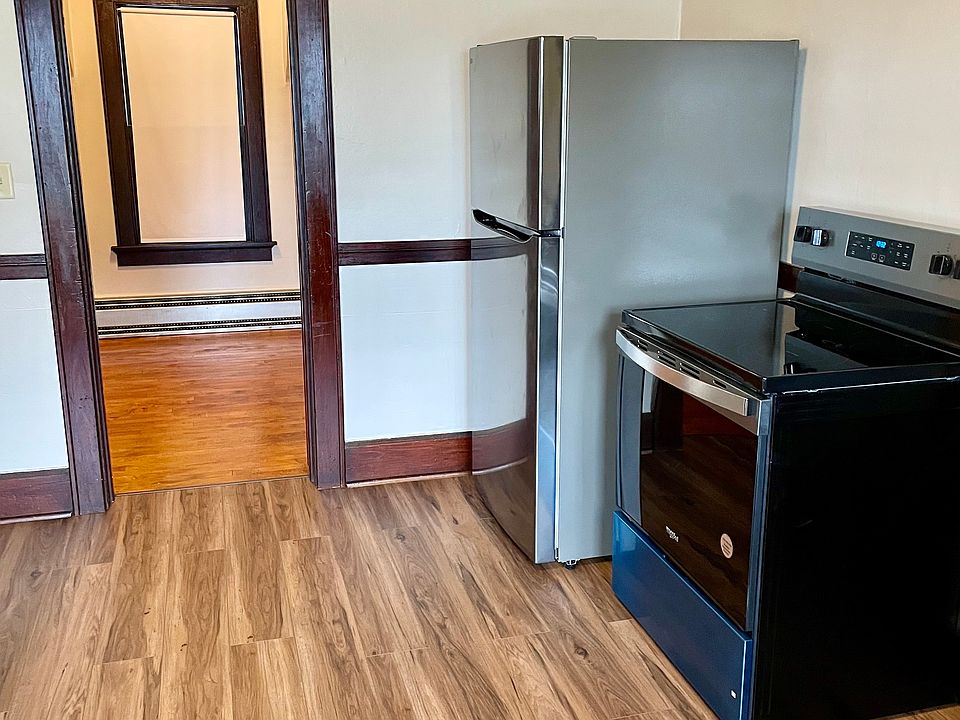 kitchen with brand-new stainless steel appliances