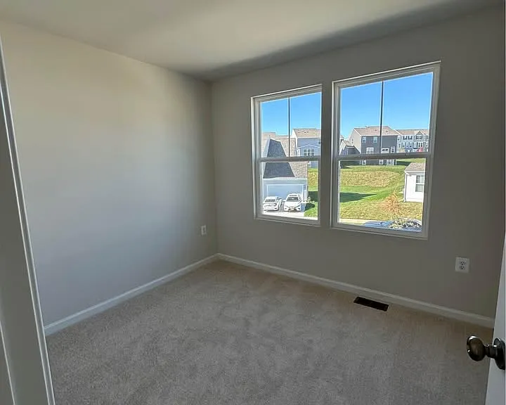 19 Eisenhower Ave — Photo 1