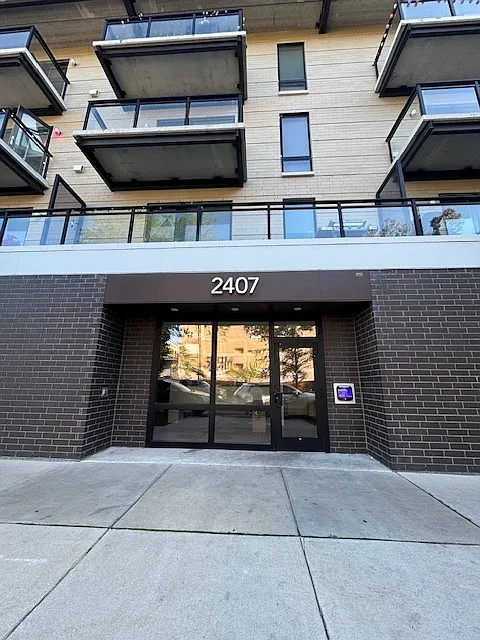 2407 W Eastwood Ave #301