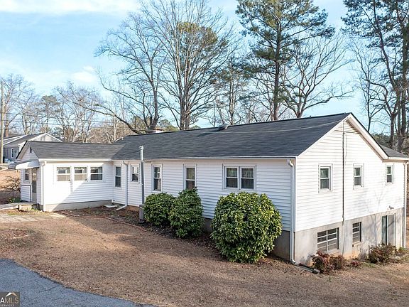 3rd image of 437 Cooper Lake Rd SE