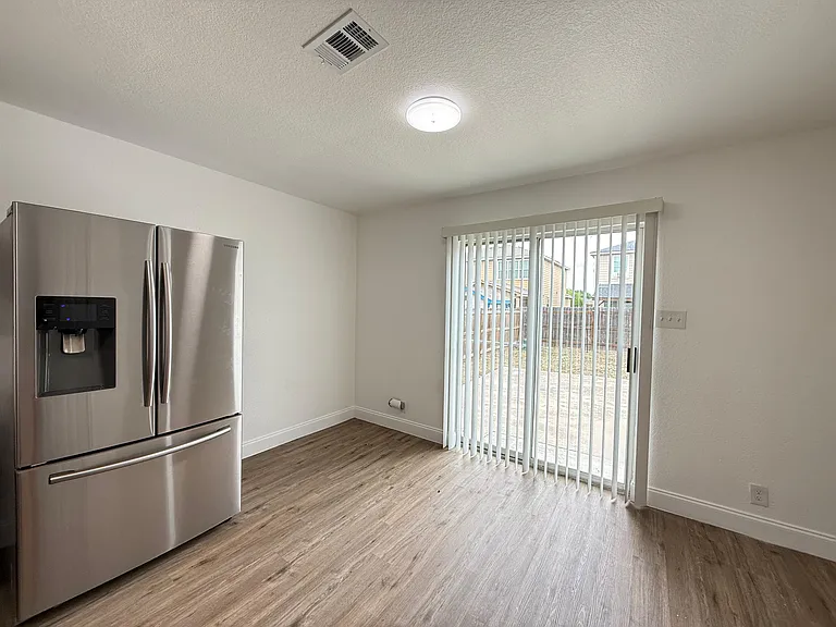 2307 Mission Vw — Photo 16