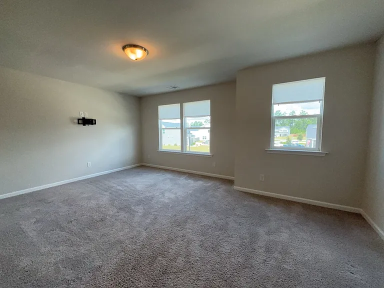 445 Navona Dr — Photo 16