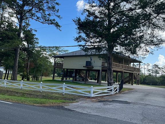2nd image of 5422 Bayou Blvd