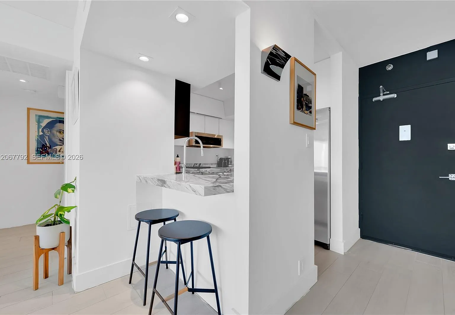 Mirador 1000 Condo — Photo 2