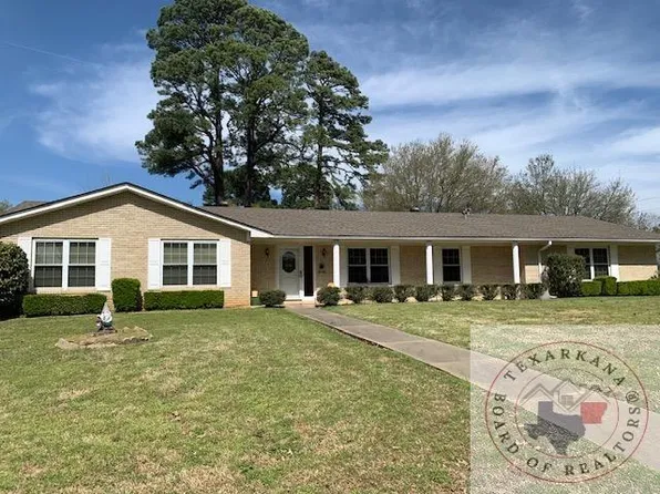 905 Diane Dr, Wake Village, TX 75501