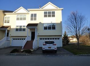 104 Woodlake Dr, Middletown, NY 10940