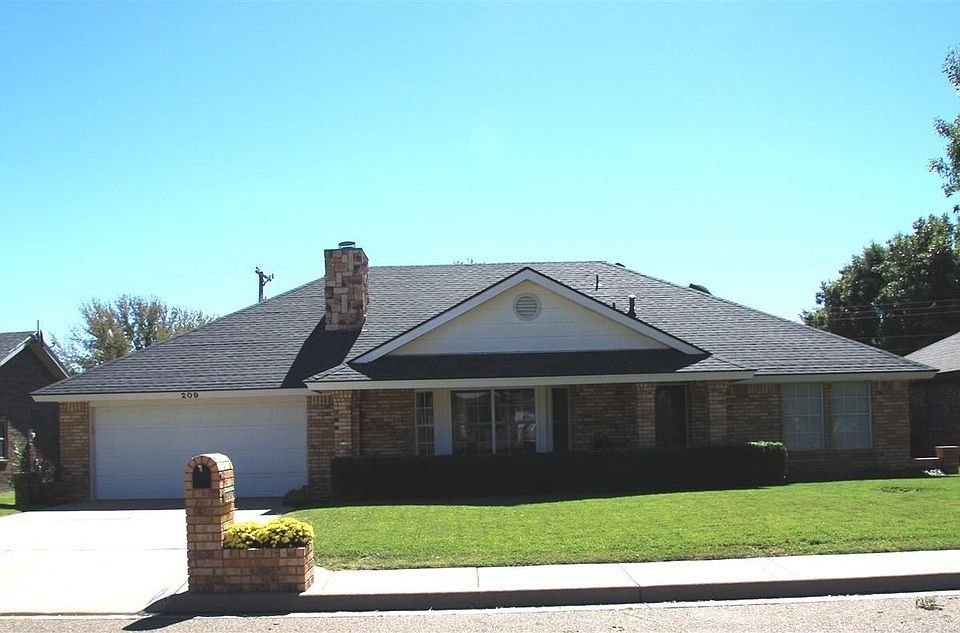 1st image of 209 Rosewood Dr