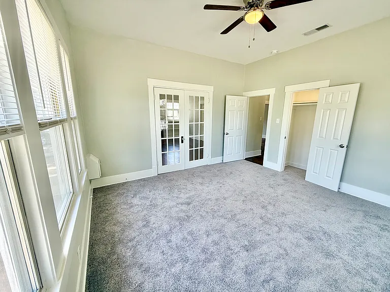 1201 E Lamar St — Photo 11