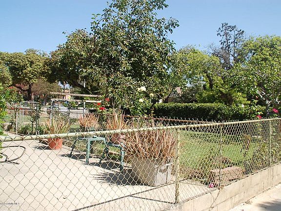 3rd image of 1142 Huntington Dr