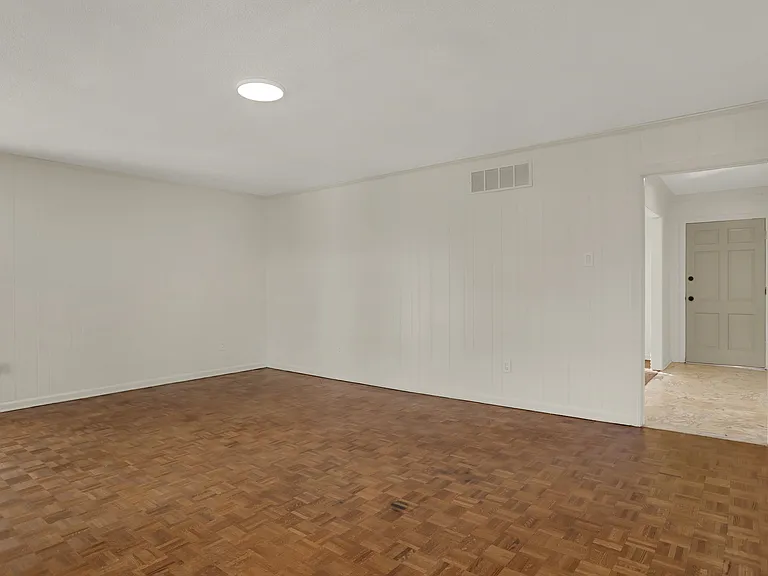 7126 Kings Castle Cv — Photo 14