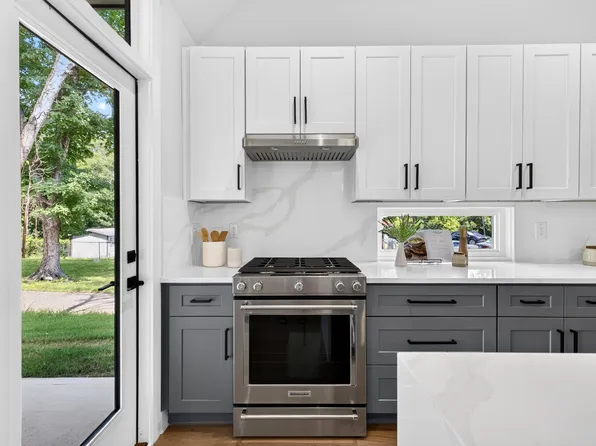 543 Bragg St, Raleigh, NC 27610
