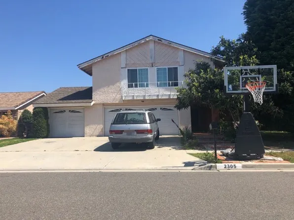 2305 W Hemlock Way, Santa Ana, CA 92704
