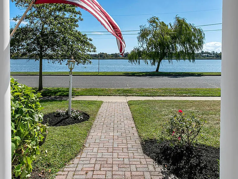 306 Ocean Rd — Photo 4