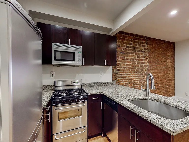 415 E 78th St #2C — Photo 4