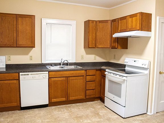 3rd image of 907 10th Ave S