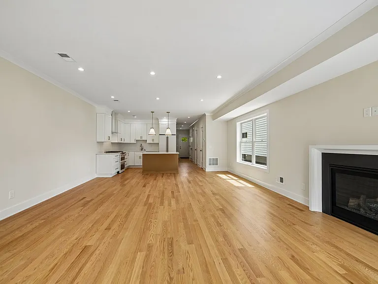 22 Willow St #A — Photo 12