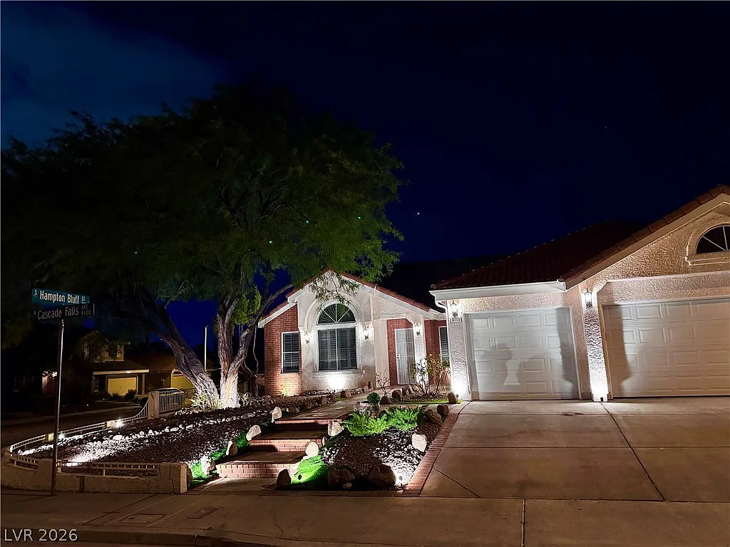 4 bed, 2.0 bath, 2020 sqft, $3,295 — Photo 2