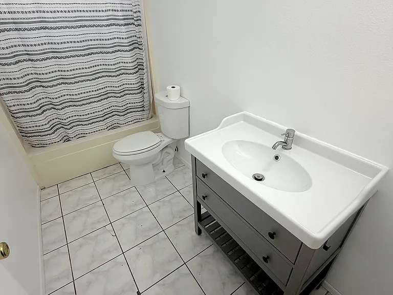 1503 W Adams Blvd — Photo 21