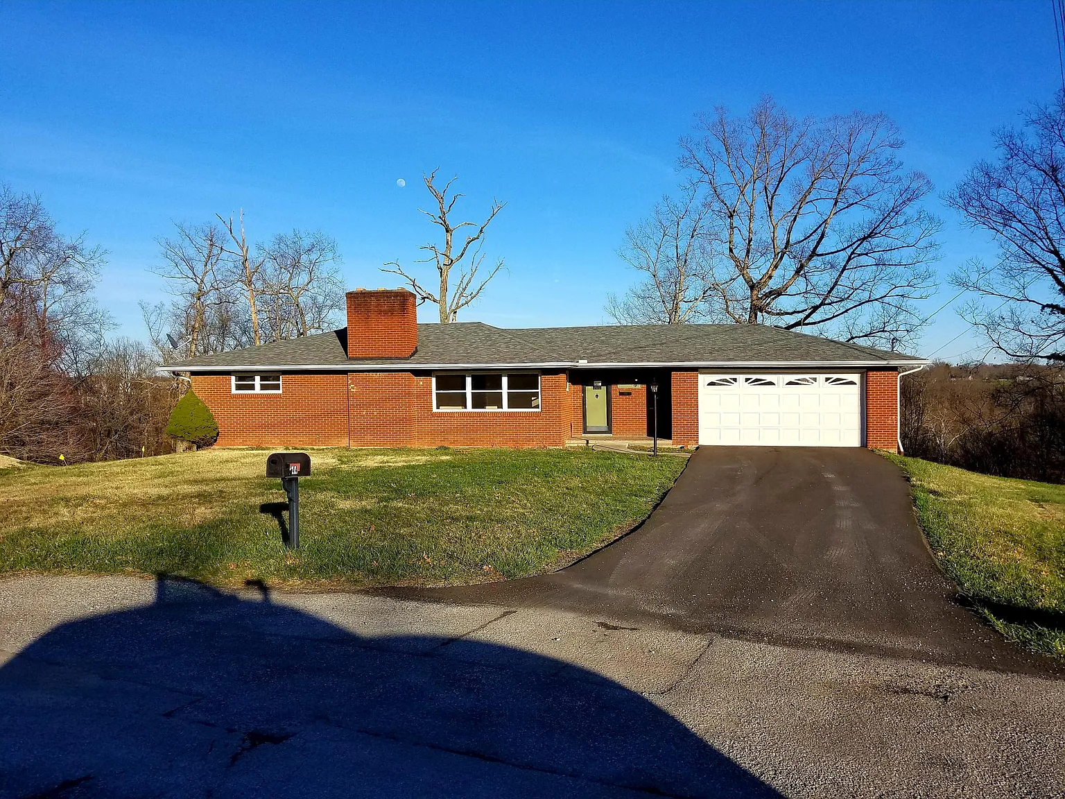 144 New Hampshire Dr photo 1