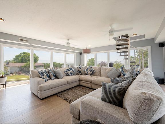 4th image of 861 E Millbrook Way