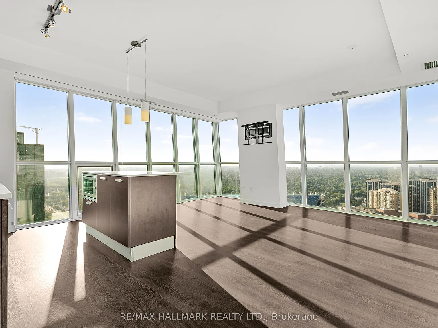 3 bed, $3,300 — Photo 2