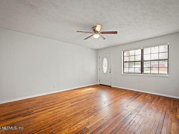 5th image of 6021 GREENBERRY Lane