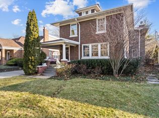 812 N Brainard St, Naperville, IL 60563