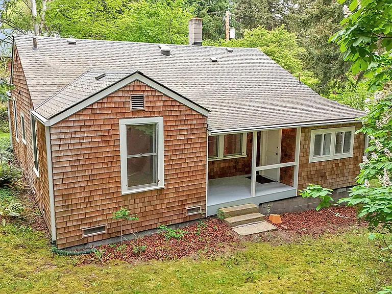 1608 Walnut St — Photo 1