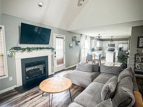 5th image of 113 Blue Water Dr