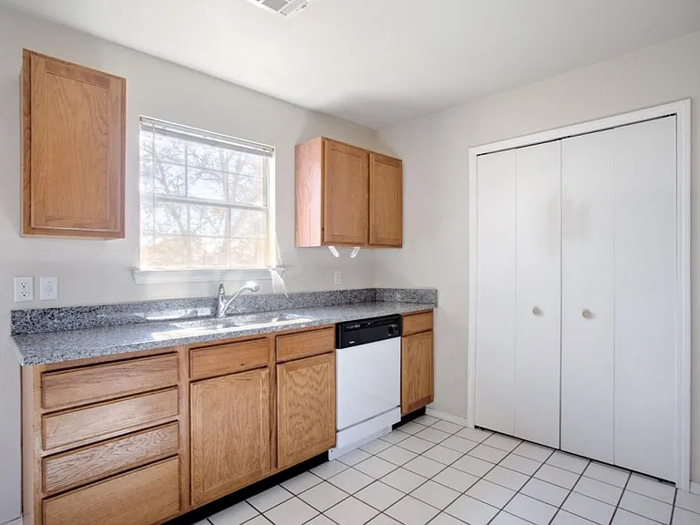 1028 Pinelake Ct — Photo 17