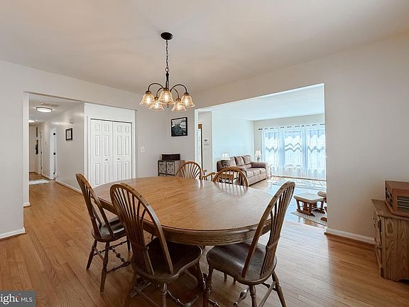 3rd image of 21737 Pinehurst Ct
